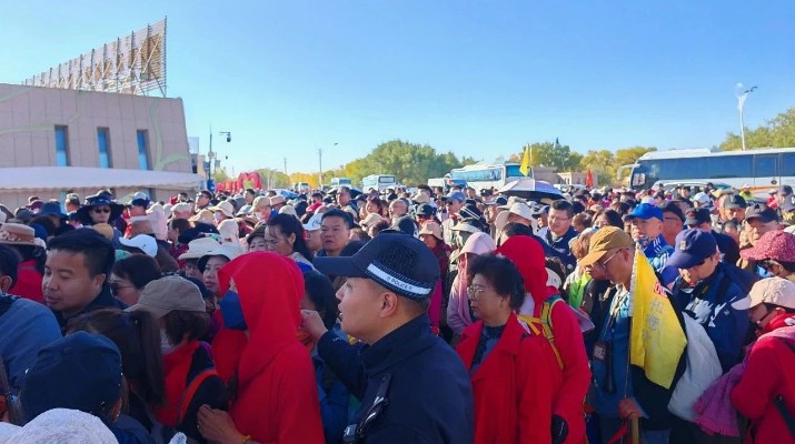 額濟(jì)納胡楊林景區(qū)今年為何這樣“紅”？